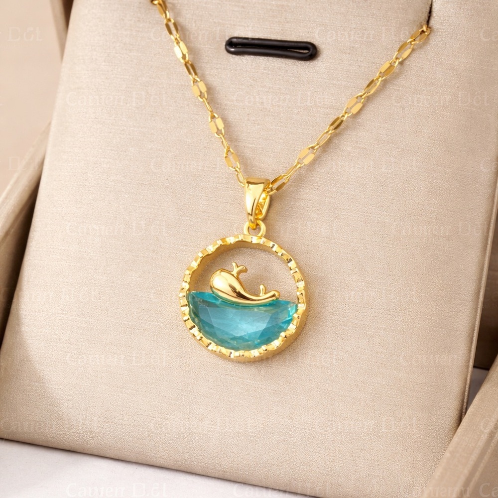 Gold Pendant Necklace